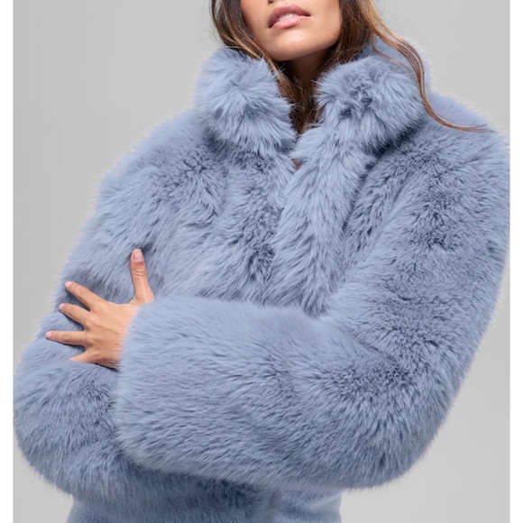 Opulent Faux Fur Cropped Jacket - Picture 2 of 3